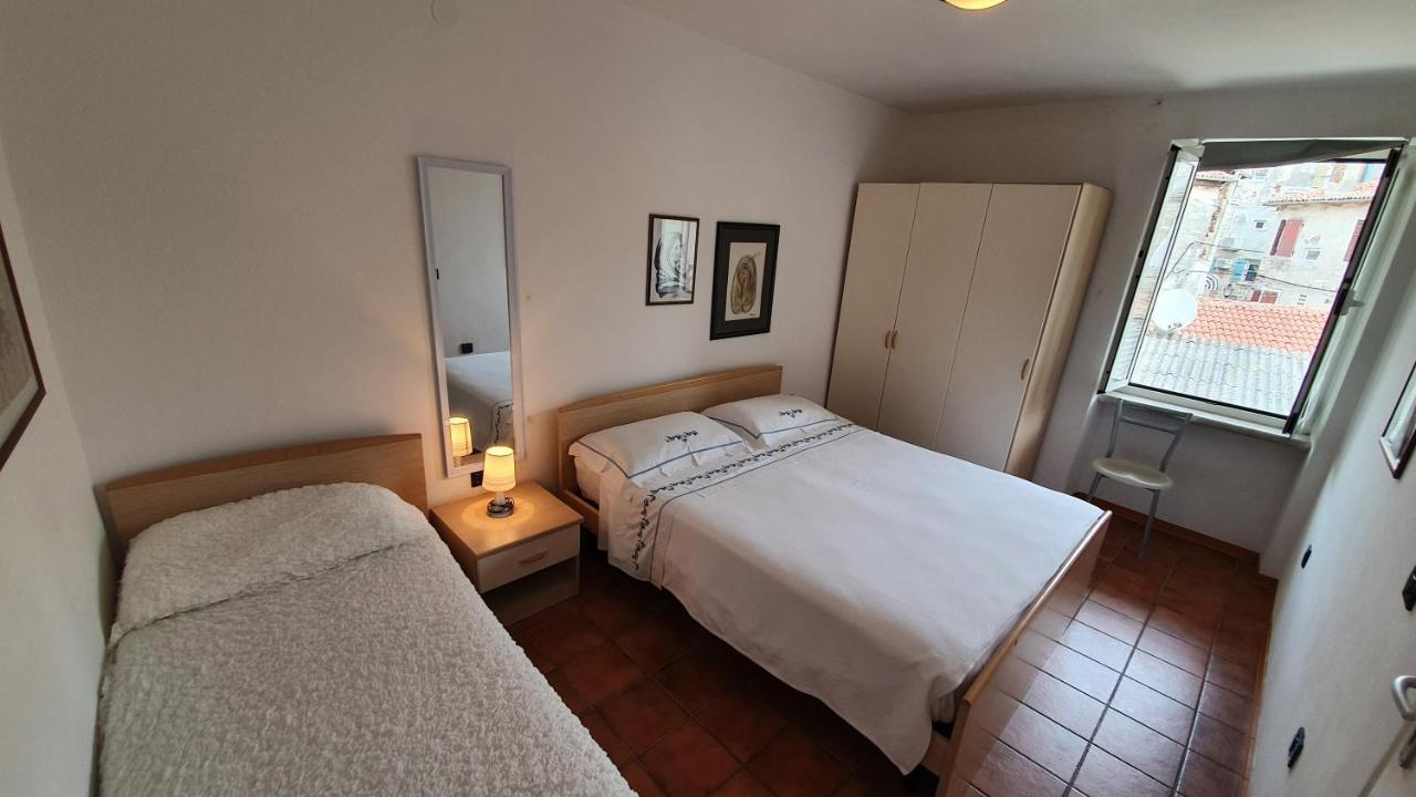 Apartments Villa Ernesta โรวีน ภายนอก รูปภาพ