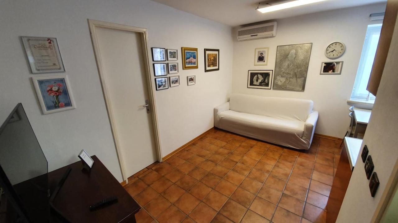 Apartments Villa Ernesta โรวีน ภายนอก รูปภาพ