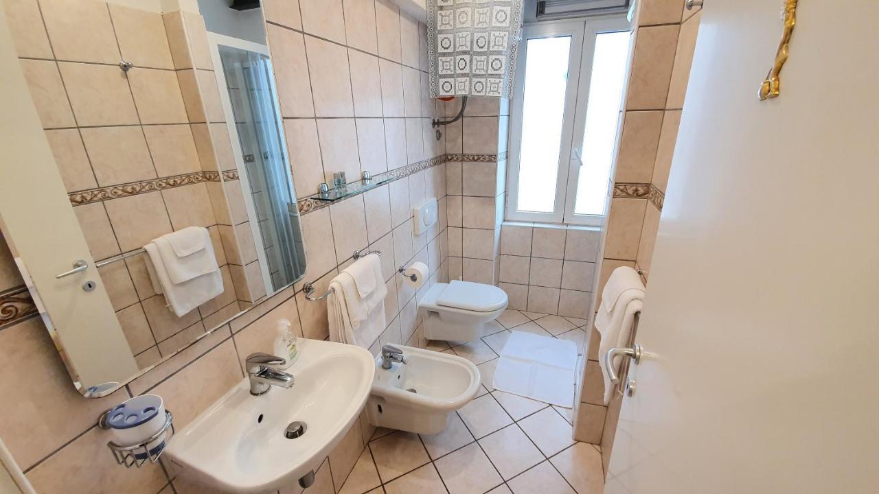 Apartments Villa Ernesta โรวีน ภายนอก รูปภาพ